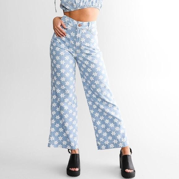 Wrangler X Billabong Women's Perfect Pair Daisy Floral Jeans Blue Chambray sz 28 - Picture 2 of 16